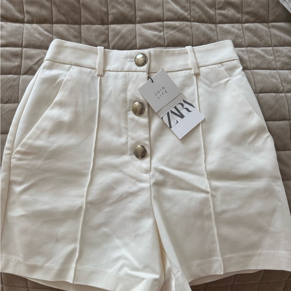 Zara Women's High Waist Cream Shorts - Picture 1 of 3